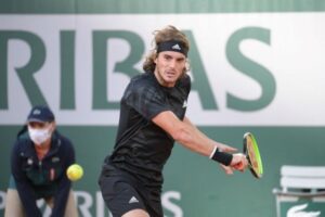 Циципас выходит в четвертый раунд Открытого чемпионата Франции