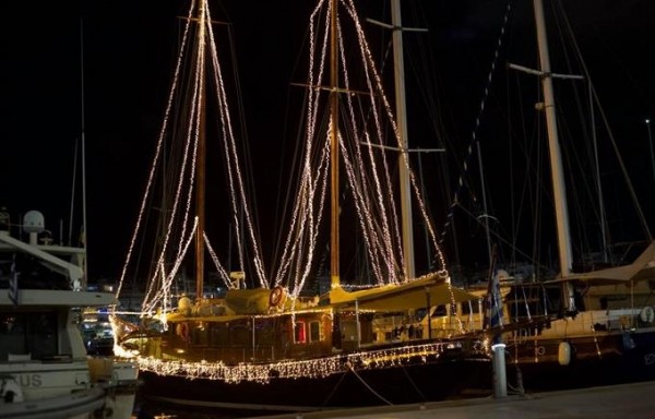 Афины надели праздничный наряд (фото, видео) Афины надели праздничный наряд (фото, видео)