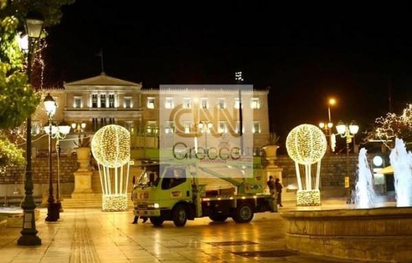 Афины надели праздничный наряд (фото, видео) Афины надели праздничный наряд (фото, видео)