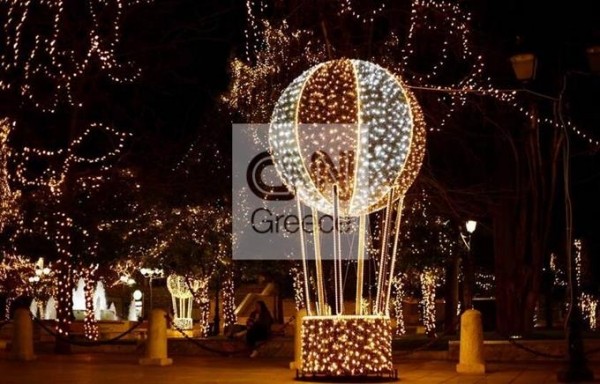 Афины надели праздничный наряд (фото, видео) Афины надели праздничный наряд (фото, видео)